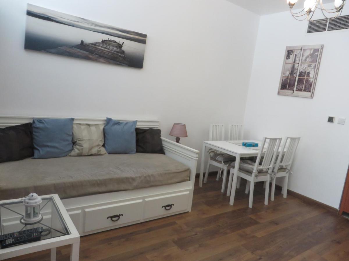 Studio - Skycourts Apartment Dubai