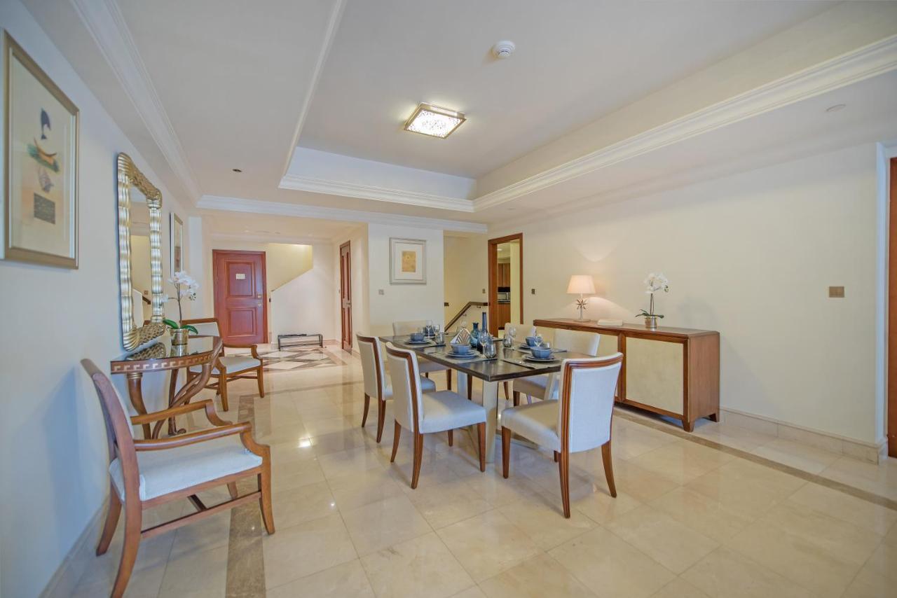 Luxurious 3br Townhouse With Maid's & Private Pool In Palm Jumeirah Dubai
