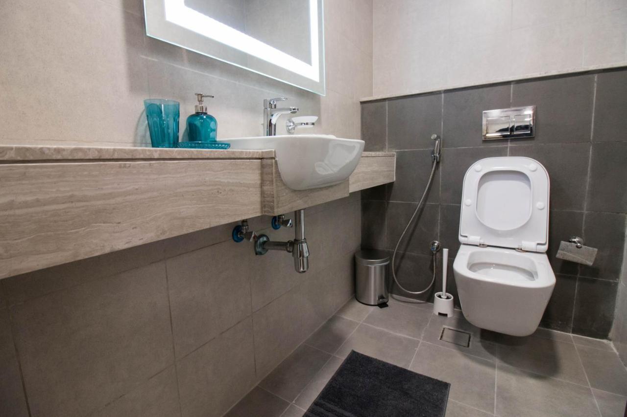 Cozy 1br With Pool And Gym 10mins Away By Drive To Dxb Airport Daire