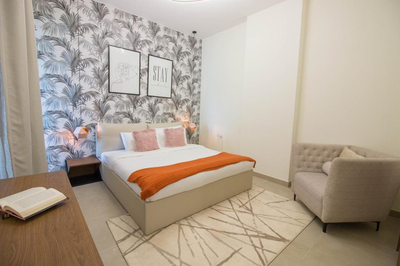 Daire Cozy 1br With Pool And Gym 10mins Away By Drive To Dxb Airport Dubai