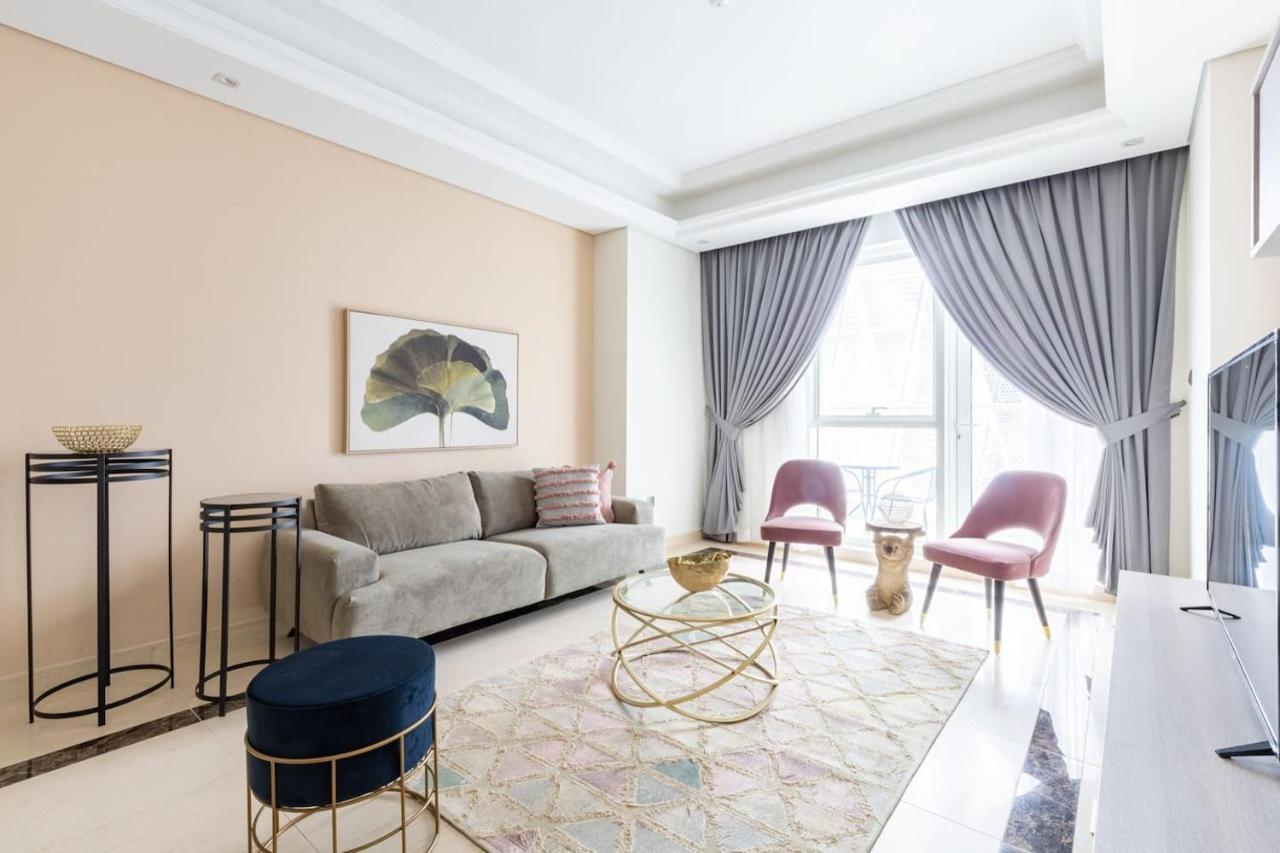 Frank Porter - Mon Reve Apartment Dubai