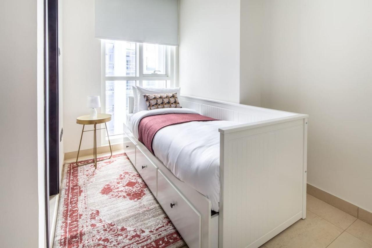 Frank Porter - Mon Reve Apartment
