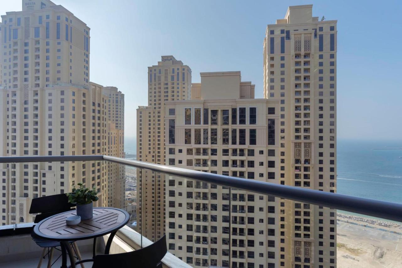 Guestready - Monochromatic Adventure Apartment Dubai