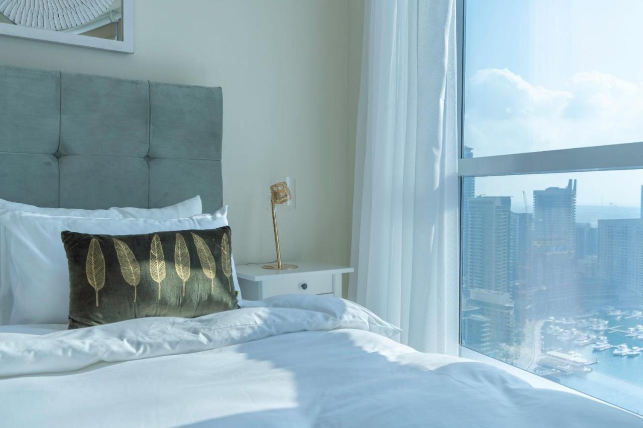 Guestready - Monochromatic Adventure Dubai