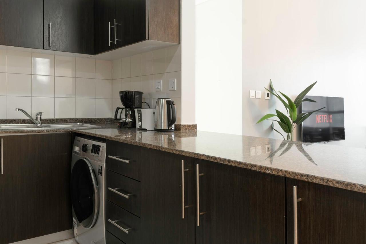 Guestready - Monochromatic Adventure Apartment Dubai