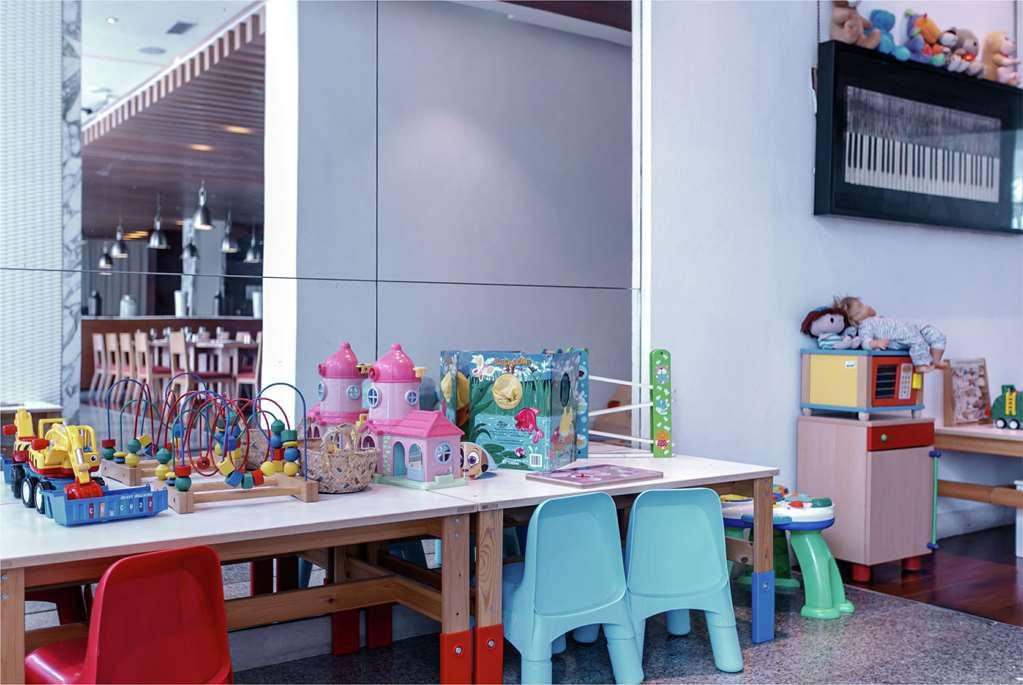 Doubletree By Hilton Jumeirah Beach 4*