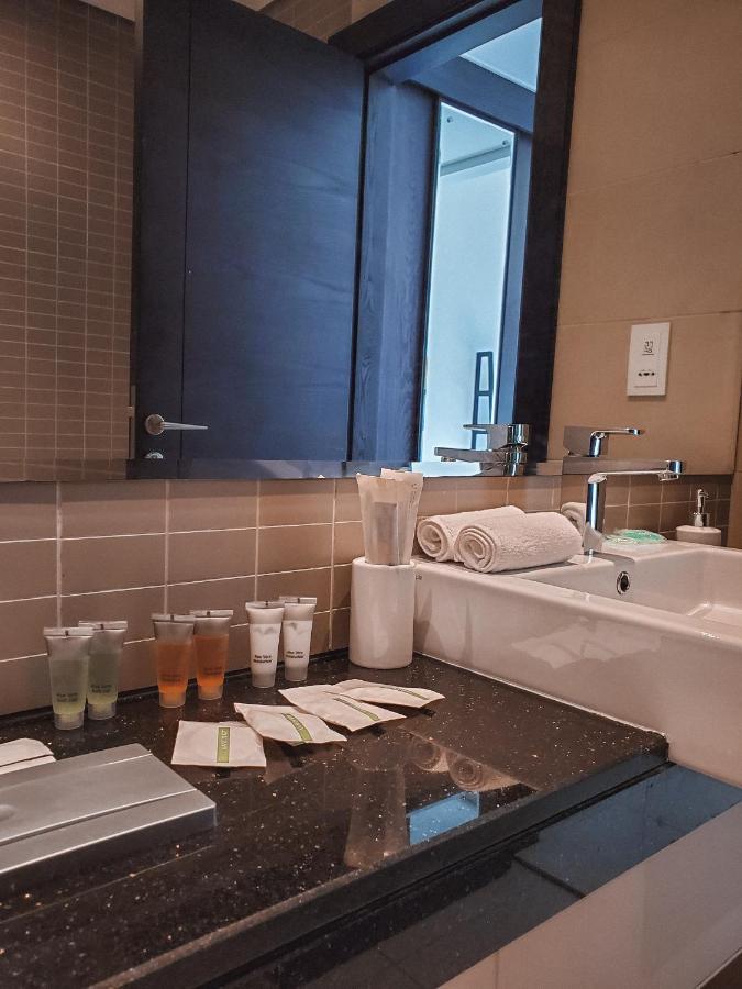 Apartment Here - Marina 2 Bedroom Silverene Tower *