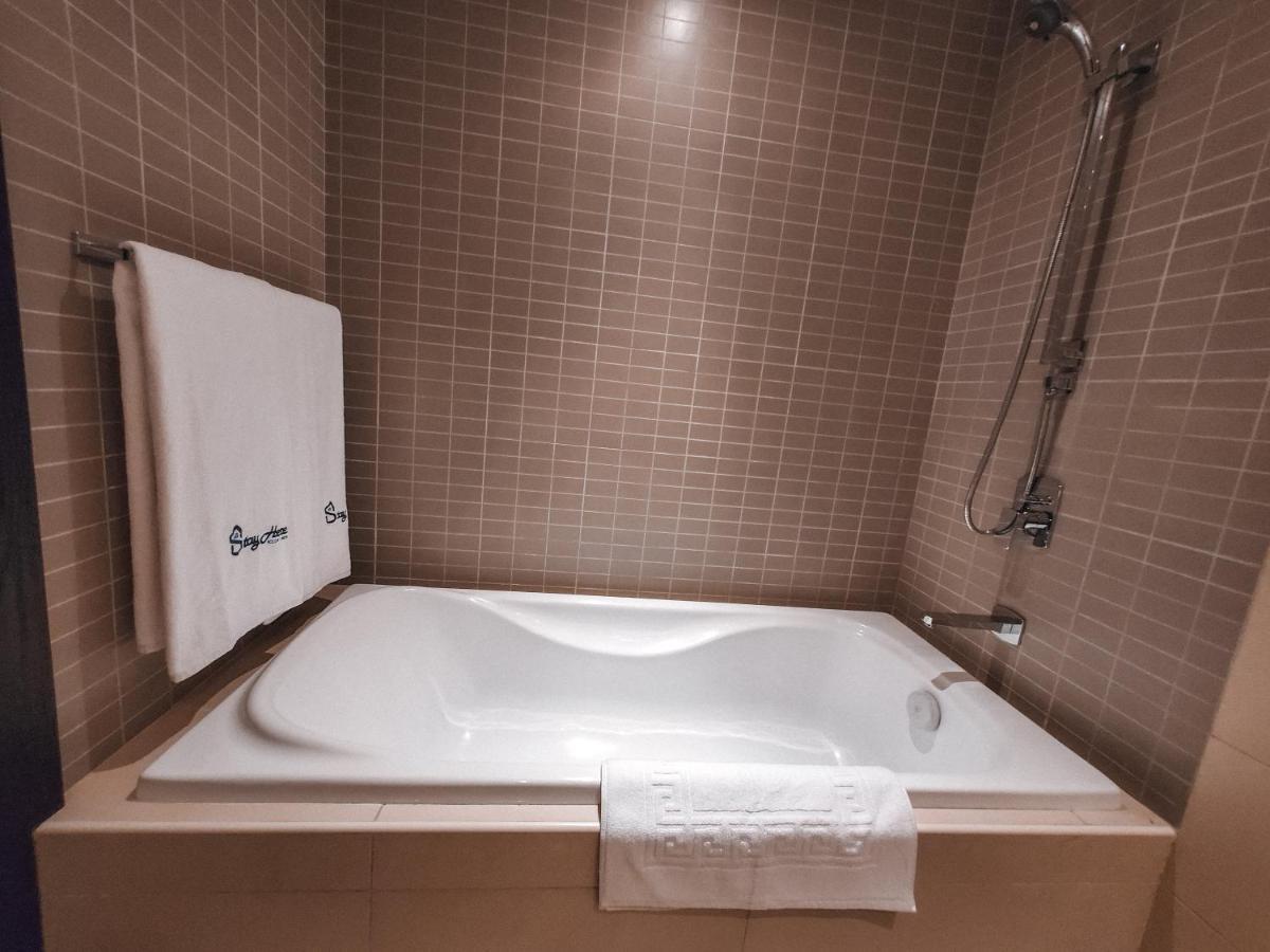 Here - Marina 2 Bedroom Silverene Tower Apartment *