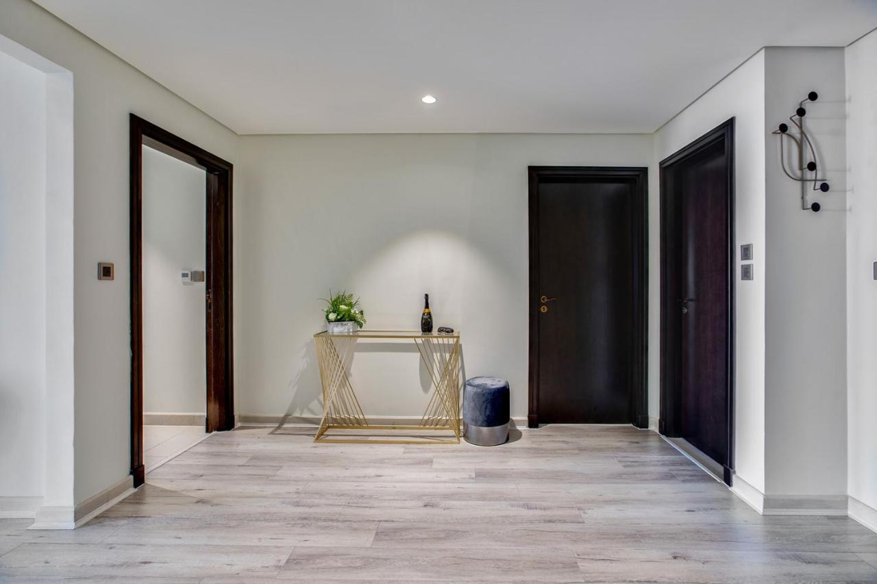 Luxury At Balqis Apartment