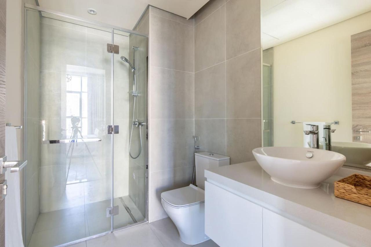 Frank Porter - Studio One Apartment Dubai