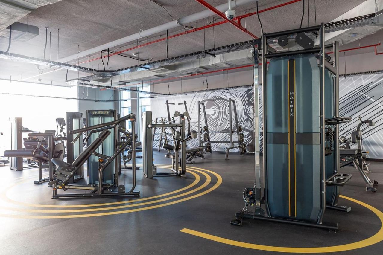 Frank Porter - Studio One Apartment Dubai