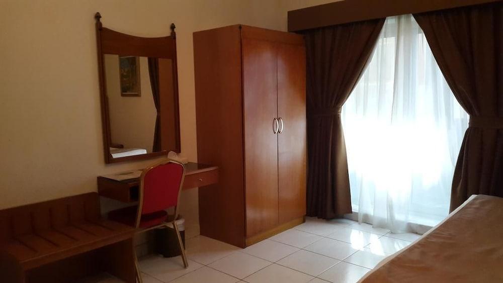 Oyo 123 Royal Aparthotel 2*