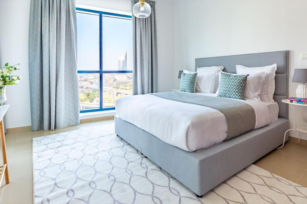 Frank Porter - X1 Tower Apartment
