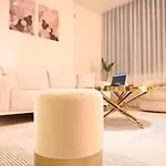 Brand New Furniture. Close To The World Trade Center.