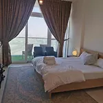 Gharfar-2 Heaven Escape-Golf View-High Floor-Netflix-Gym-Pool-Perfect Staycation