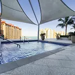Manzil - Studio Apartment With Aura Pool & Sea View At The Palm Tower In Palm Jumeirah