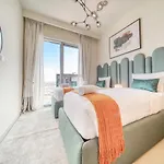 Elegant 3Br With Assistant Room At Harbour Views Tower 1 By Deluxe Holiday Homes