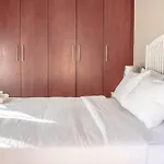Cozy Villa With Private Garden & Bbq