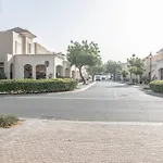 Cozy Villa With Private Garden & Bbq