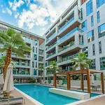 Fam Living City Walk - Opposite City Walk Mall - 2A