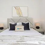 Higuests - High Level Luxury Apartment With Marina Views