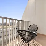 Silkhaus Modern Studio Near Silicon Shopping Mall