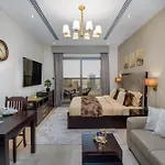Modern Downtown Dubai Studio, Burj View From Pool