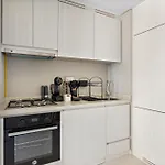 Stunning 1Br Apt Business Bay