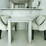 Luxury 1 Bedroom In Palm Dubai. Beach Access