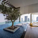 Magical Apartment With Rooftop Pool & Burj Khalifa View
