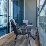 Homesgetaway - Contemporary 1 Bedroom Apartment In J One Residence