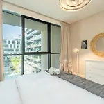 Fam Living City Walk - Opposite City Walk Mall - 2A