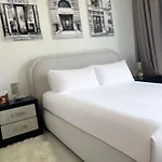 Burj Royale - Luxurious Apartment Near Burj Khalifa & Dubai Mall
