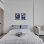 Stunning Pool View Studio In Jvc