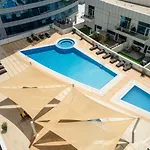 2 Bedroom Escape With Relaxing Marina Views