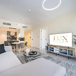 Stylish Upgraded 1 Bedroom Marina Escape