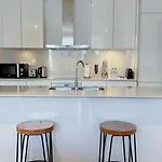 Airstay - City Walk - Luxurious 2Br Plus Guest Room - Monthly Offer Available