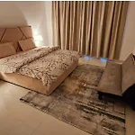 Splendid Villa Rooms Near Dubai Airport