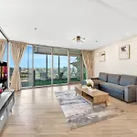 Luxurious 1Bhk In D1 Tower With Stunning Creek Views, Close To Airport & Downtown