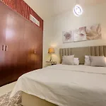 Chic 2Br Beachfront Residence At Amwaj 4