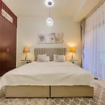 Chic 2Br Beachfront Residence At Amwaj 4