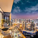 Lux The Marina Gate Sea View Suite 2