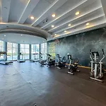 Stunning 1Br Haven With Canal Views, Gym And Pool