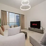 High-Rise 2-Bed Home With Stunning City Views 205Gr-2