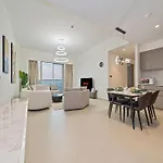 High-Rise 2-Bed Home With Stunning City Views 205Gr-2