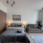 Luxury Sea View Studio In Dubai Marina