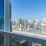 Stunning 2 Bed Great Metro Access