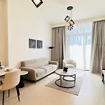 Oyo 1350 Home Premium 1-Bed Apt Burj Crown