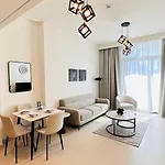 Oyo 1350 Home Premium 1-Bed Apt Burj Crown