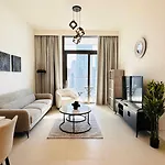 Oyo 1350 Home Premium 1-Bed Apt Burj Crown